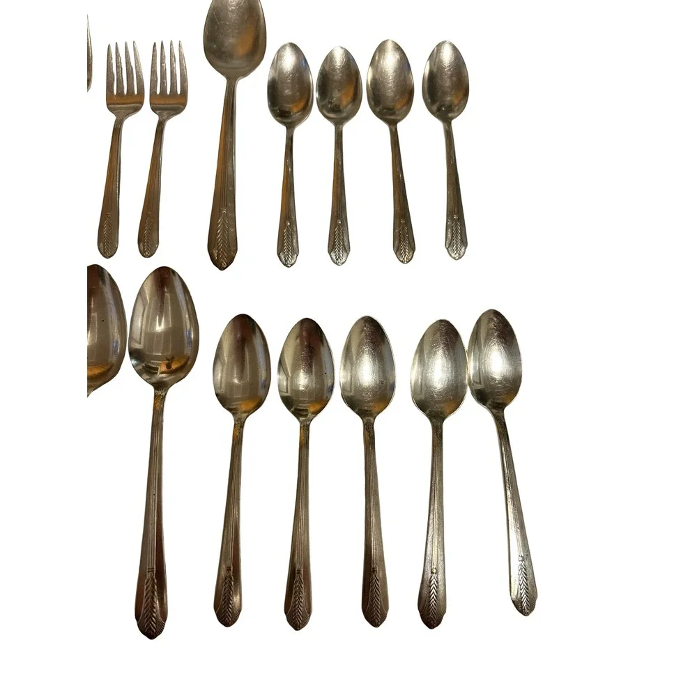 Vintage Wm Rogers Original Rogers Silverplate Flatware Lot 27 Pc Feather Pattern